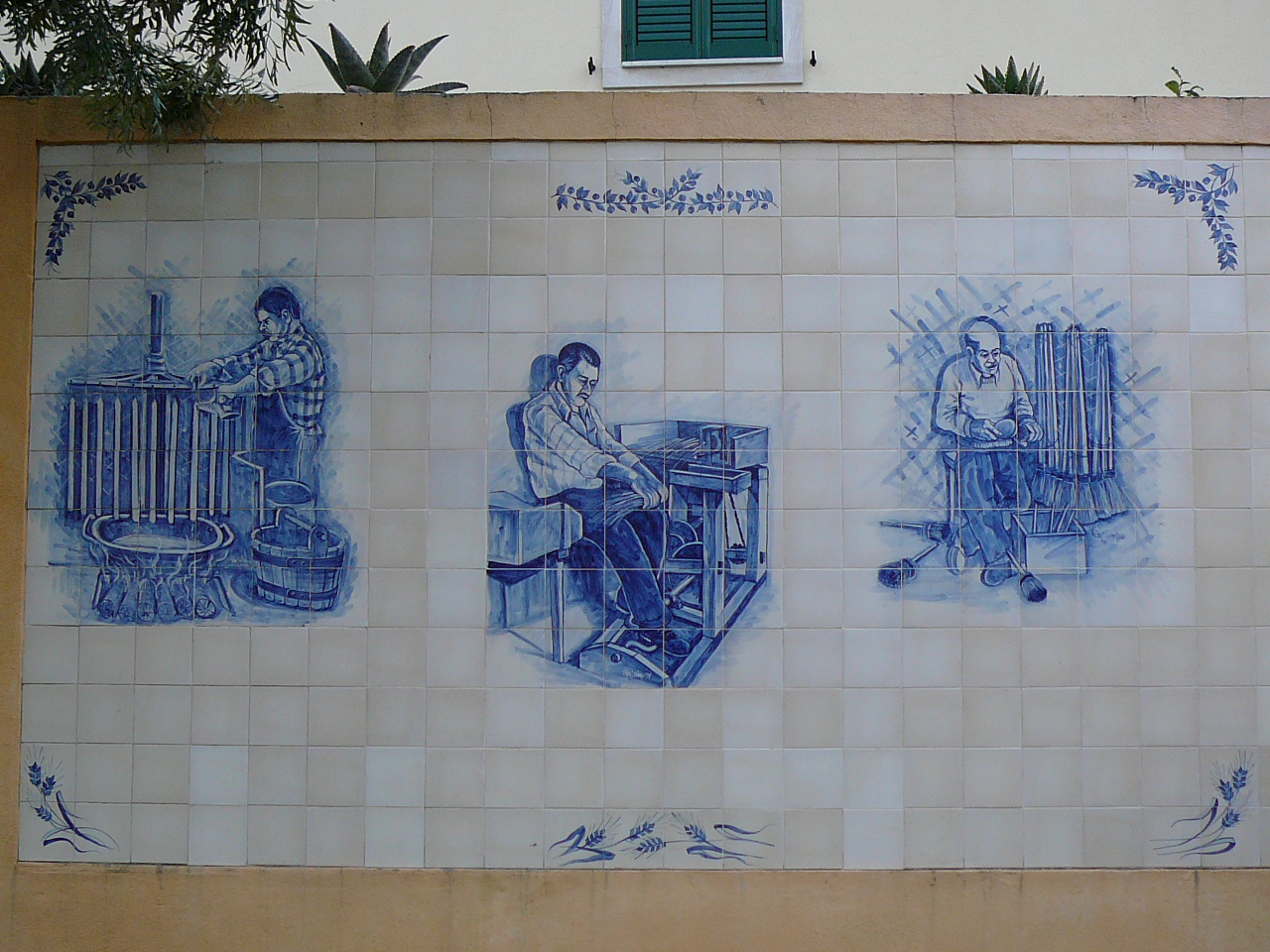 Santarèm - Monsanto Azulejos des métiers 