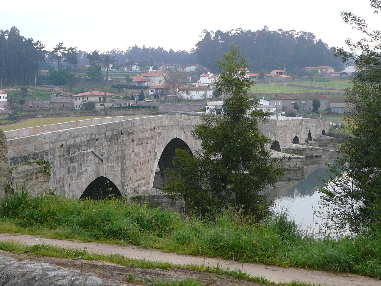 Vilarinho - Barcelos Le rio Ave et le pont 