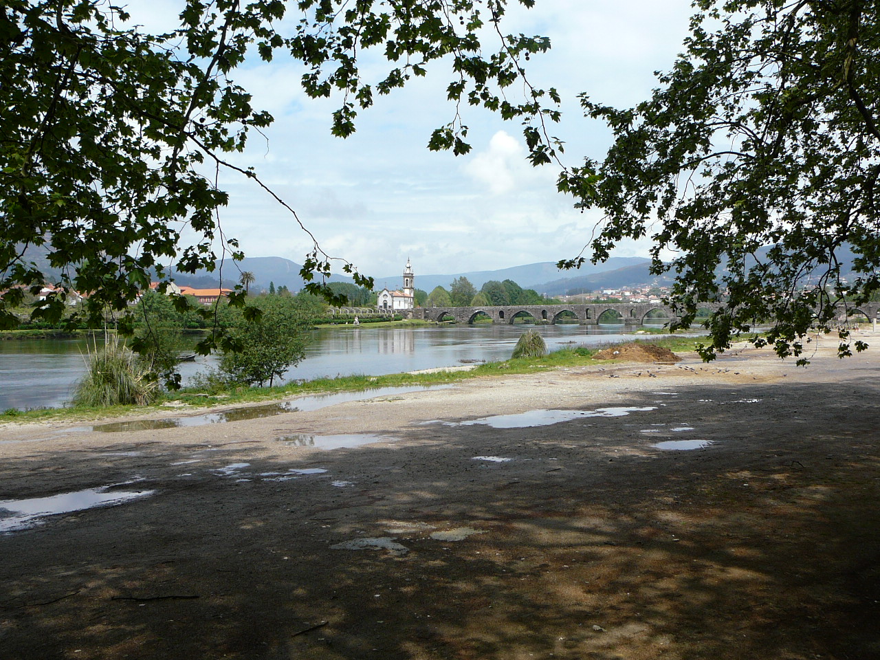 Barcelos - Ponte  de Lima Le pont sur le rio Lima 