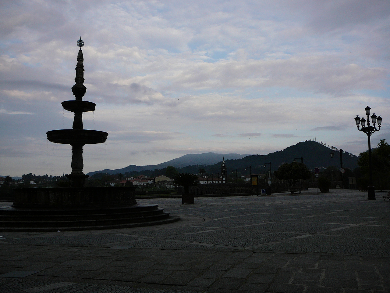 Ponte  de Lima - Rubiães Largo de Camoes au petit matin 