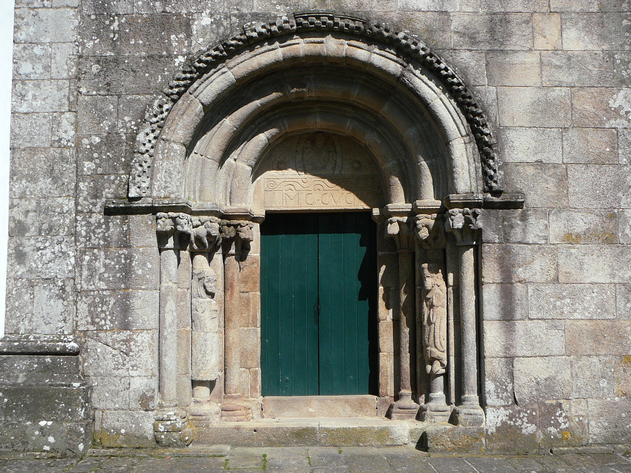 Ponte  de Lima - Rubiães Porche de l'église de São Pedro de Rubiães 