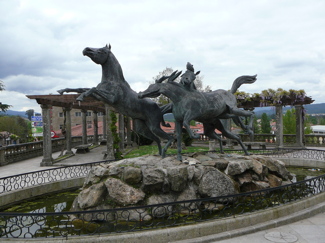 Rubiães - Tuy Statue dans Tuy 