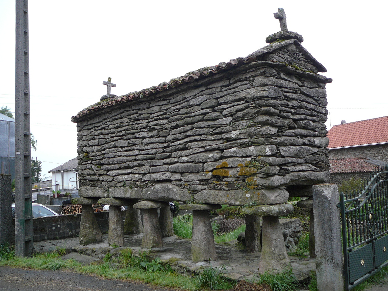 Negreira - Olveira Hórreo et croix 